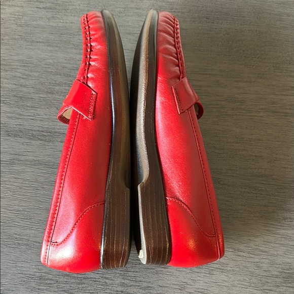 SAS Red Leather Loafers with Stitched Pattern - Picture 5 of 8